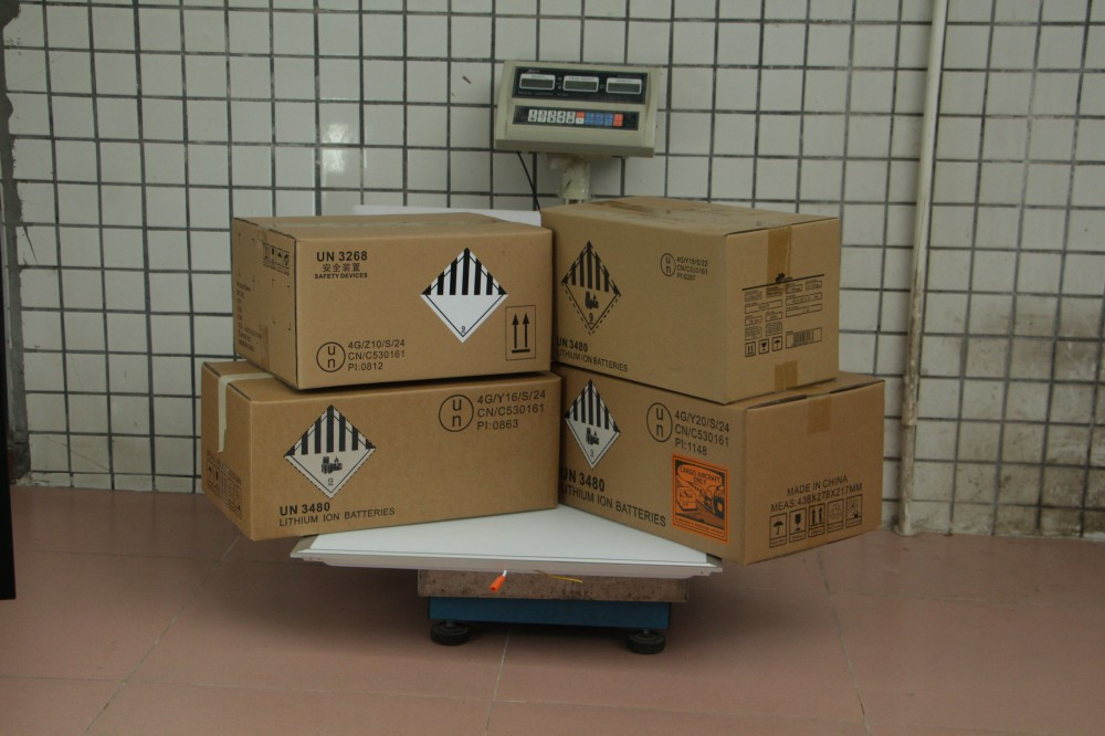 印有 UN3480、UN3481、UN3268 的 UN 纸箱成品实拍